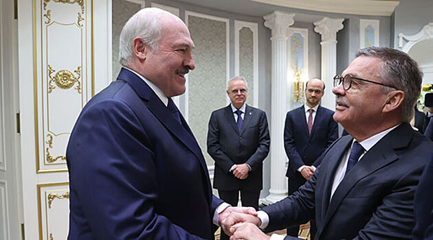 Обнять диктатора было ошибкой? Фазель попросил прощения за фото с Лукашенко