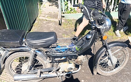 В Новосибирской области подросток на мопеде врезался в юную велосипедистку