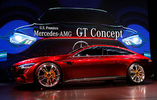 Mercedes-AMG GT Sedan попал в объектив автопапарацци