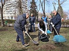 В День космонавтики депутаты Губернской думы вышли на субботник