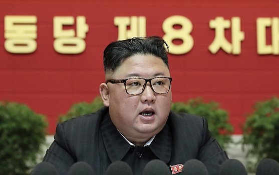 Ким Чен Ын посетил учебную базу северокорейской армии
