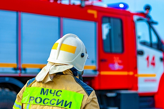 Пожар охватил производственный цех в Саратовской области