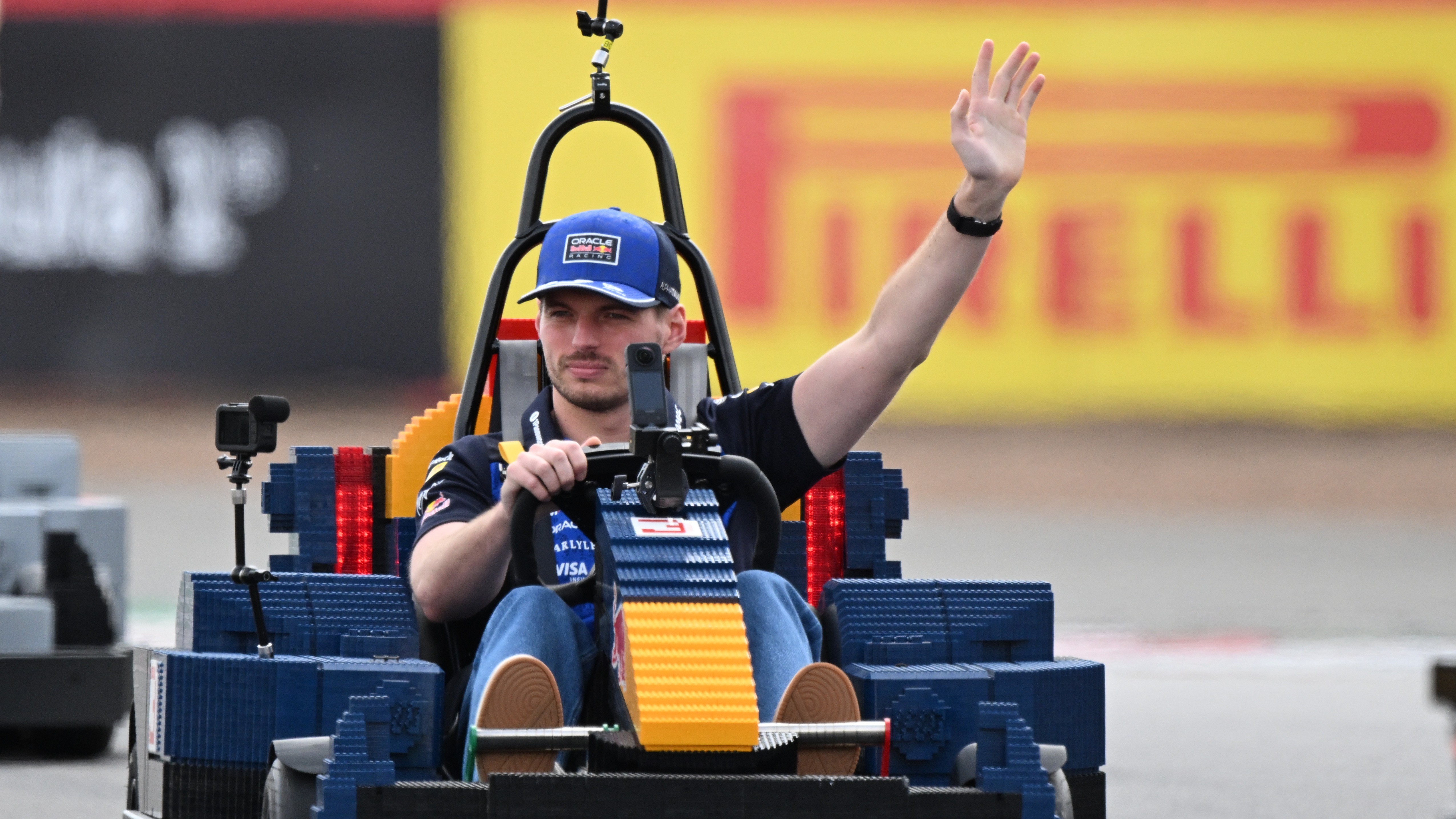 Руководство Red Bull недовольно Ферстаппеном из-за задержки контрактной ситуации (Де Лимбургер)