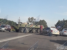 Под Курском столкнулись БТР и такси