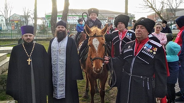 Анапских казачат посадили на коней