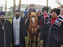 Анапских казачат посадили на коней