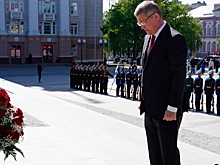 Глава Башкирии Хабиров возложил цветы к Вечному огню в парке Победы в Уфе