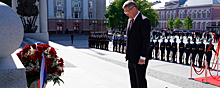 Глава Башкирии Хабиров возложил цветы к Вечному огню в парке Победы в Уфе