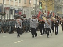 В Уфе 350 полицейских прошли торжественным маршем по центральной улице
