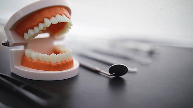 Стоматолог Сысоева рассказала, как жара влияет на здоровье зубов
