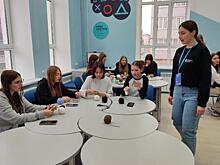 Курские школьники изготовили талисманы для бойцов СВО