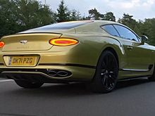 Bentley Continental GT демонстрирует свое мастерство на автобане на скорости 335 км/ч