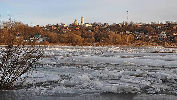 В Челябинской области с отколовшейся льдины спасли 31 рыбака
