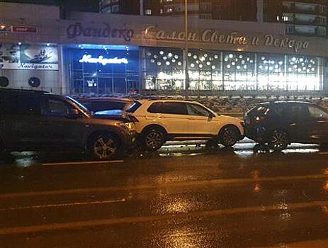 Четыре автомобиля столкнулись на ул. Ново-Садовой в Самаре