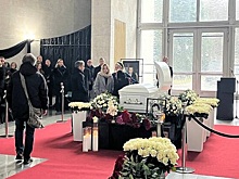 Я тебя люблю: Вдова Владимира Левкина попрощалась с внезапно скончавшимся мужем