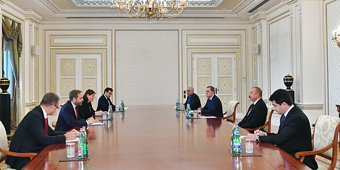 Ильхам Алиев обсудил с главой МИД Чехии развитие экономических связей между двумя странами