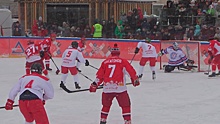 Звезды хоккея сыграли вничью с дворовой командой в Подмосковье