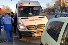 В Челябинске маршрутное такси попало в дорожную аварию