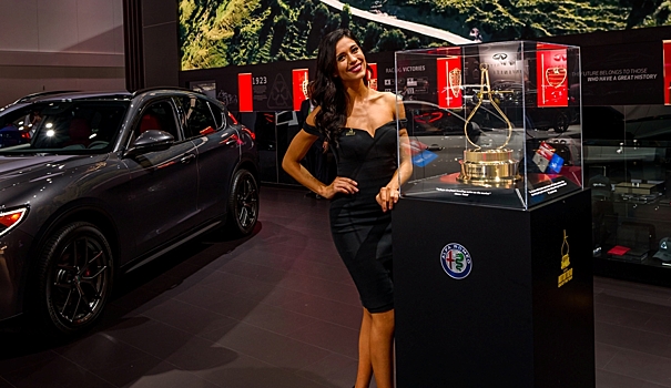 Фотогалерея: Лучшие девушки автосалона в Лос-Анджелесе-2017