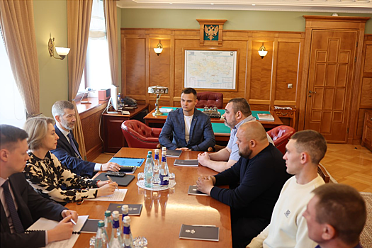 Губернатор Владислав Кузнецов обсудил детали обучения с участниками «Героев Чукотки»