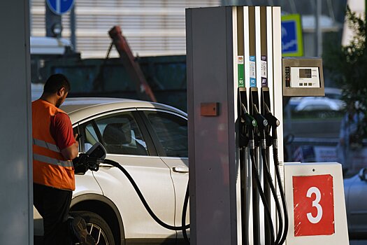 Росстат: За неделю розничные цены на бензин в РФ выросли на 7 копеек
