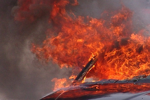 Daewoo Matiz с водителем внутри загорелся в Богородске
