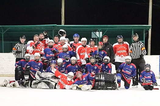 Хоккеисты "МидЮрал" одержали победу над командой "Металлург-Юниор"