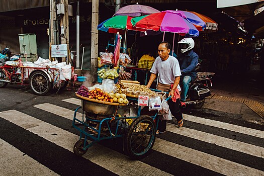 Туристам запретили везти из Таиланда корзины с фруктами