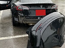 Видео: бампер Tesla Model 3 отвалился во время езды