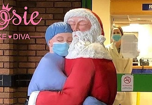 Торт дня: летчица испекла обнимающихся Санта-Клауса и медсестру в полный рост