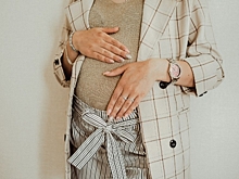 «Палат на всех не хватает, мамочки лежат в коридорах»: омичка пожаловалась на последствия закрытия роддомов