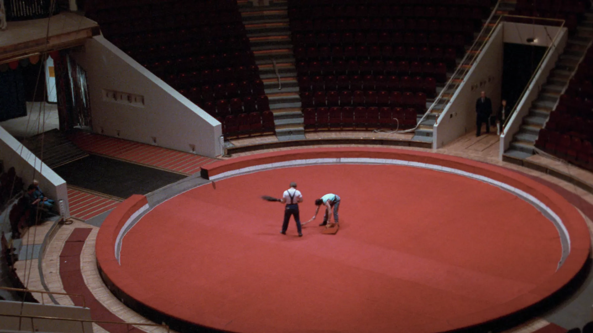 Падение артистки в цирке Челябинской области попало на видео