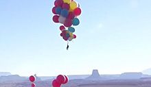 Дэвид Блейн поднялся в небо на воздушных шарах и попал на видео