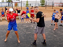На стадионе пляжных видов спорта зажигали футбольные мамы