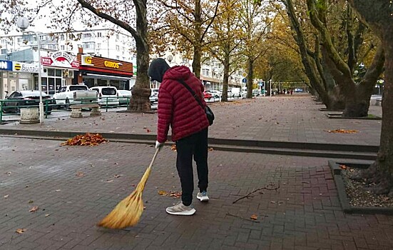 Школьников Геленджика отправили работать на каникулах: зачем и куда