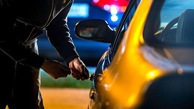 Двое молодых вологжан пытались угнать автомобиль