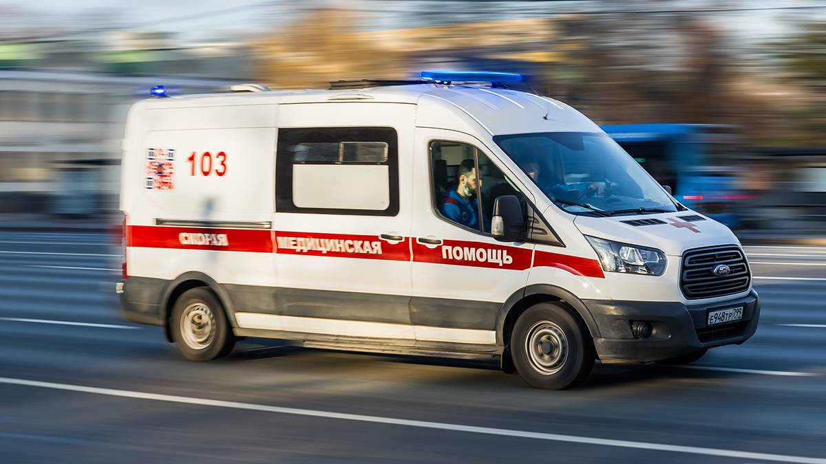 СМИ: Погибли минимум четыре пассажира автобуса, упавшего в реку в Петербурге