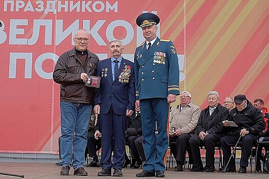 Александр Соколов вручил пожарным ключи от новой спецтехники