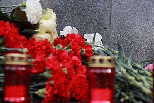 Володин возложил цветы к памятнику Говорухину в день памяти режиссера