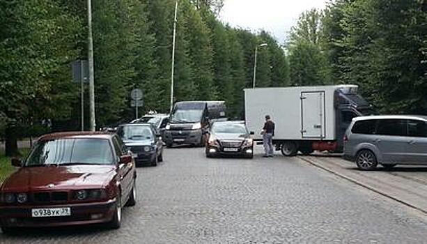 ДТП на ул. Пролетарской автомобилисты объезжают по тротуару