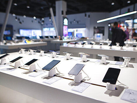 Производители и продавцы электроники попросили отложить вступление в силу закона о предустановке отечественных приложений на смартфоны и ПК