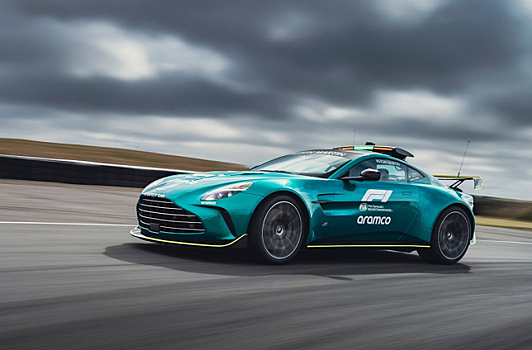В Зандфорте дебютировал новый сейфти-кар Aston Martin