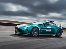 В Зандфорте дебютировал новый сейфти-кар Aston Martin