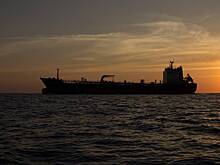 Танкер с российской нефтью потерял управление