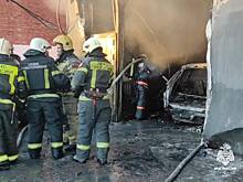 Подробности пожара в новосибирском автосервисе: сгорели 4 авто и еще 4 пострадали