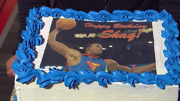 Ведущие «Inside The NBA» подарили Шаку на 50-летие торт с изображением Дуайта Ховарда