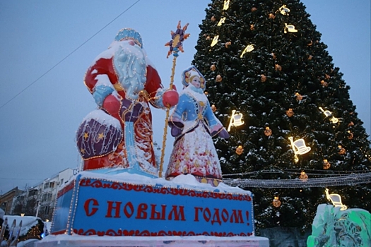В Екатеринбурге открыли ледовый городок на площади 1905 года