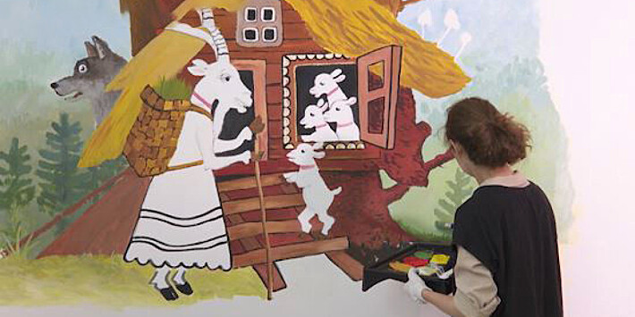 Искусство лечит: художники Русского музея расписали стены детской больницы