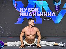 «Смотришь при муже — слюнки текут»: актер из Костромы снова взбудоражил поклонниц