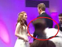 Уставший гость рухнул лицом вниз на свадьбе друзей